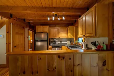 Image de Perfect Cabin in the Woods! Hot Tub, Fire Pit, Wi-Fi, Central A/C
