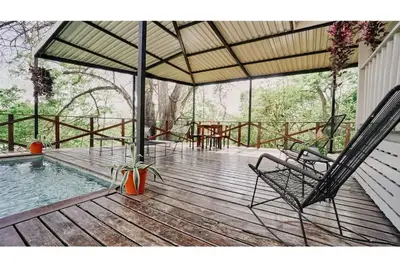 Image de Jungle Tree House with private pool, walk to beach