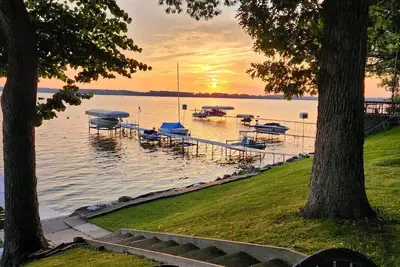 Image de Madison Lakefront Cottage, 10 mt to dt Madison ~ 1 mile to bike trail