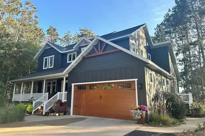 Image de Big Pine Lake Retreat - 200ft of Private Lakeshore!