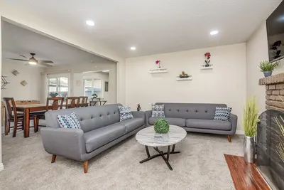 Image de Clovis House with Foosball, 2-Car Garage!