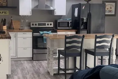 Image de New cute, cozy quiet townhouse