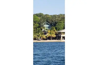 Image de Scroll no further! Casa Azul, Beachfront Beauty at Luna Beach