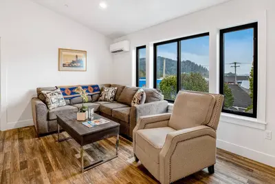 Image de Brand new downtown apartment w/Ac & washer/dryer - near beach