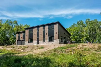 Image de Chalet Orion, Lanaudière, spa, accès au lac, adapté aux familles et petfriendly