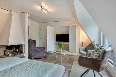Image de Appartement 'Haus Westsee Og Friesenstil' près de la plage, avec jardin partagé et Wi-Fi.