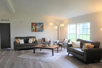 Image de Edward House, on 7 acres, not far from Notre Dame & Golf Course