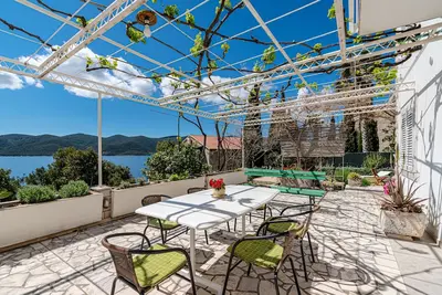 Image de Appartement de deux chambres avec la terrasse et la vue sur le mer Viganj, Peljesac (A-19391-a)