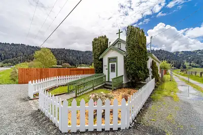 Image de Unique farm cabin with WiFi, private washer/dryer, & kitchenette