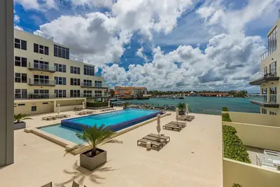 Image de Breathtaking overlooking the Harbor