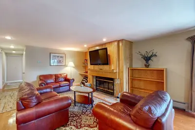 Image de Mountain-view resort condo with access to pools, hot tubs, tennis, & game room