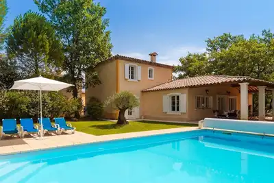 Image de Belle villa avec lave-vaisselle, jacuzzi et golf à 1 km