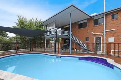 Image de Dive into this Family Holiday Home.
