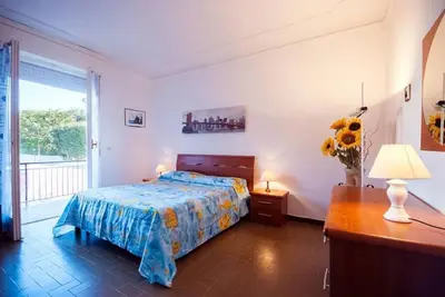 Image de The \"Le Ginestre\" apartment is just a 7-minute walk from the beach, directly behind the village of Marina di Campo. Thanks to its convenient location, it is ideal for a walk to the beach, even with a baby carriage, and is situated in a quiet area.