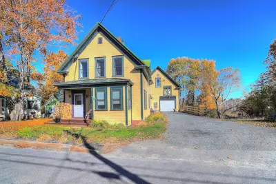 Image de 28 High St - Beautiful home in Downtown Rangeley! Within walking distance of everything in town!