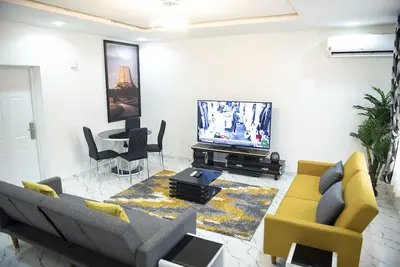 Image de Luxury 3 Bedroom Apart - 24Hrs Elect/Wifi/Security (Yellow)