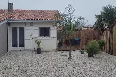 Image de Maison cosy mitoyenne, terrasse aménagée à 800m du Bassin de baignade
