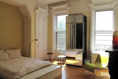 Modern Brownstone, Steps to Subway