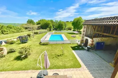 Image de Maison dans le sud avec piscine chauffée! Midoon guest