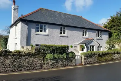 Image de A charming detached cottage with lovely garden and parking. Ev charger available