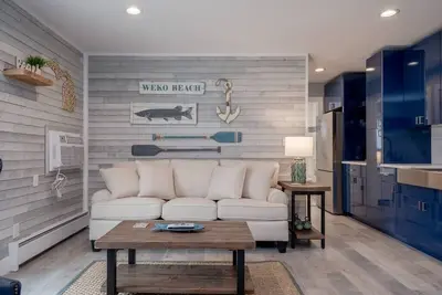 Image de Lakeside Serenity: One-Bedroom Villa