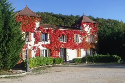 Image de Maison de campagne exclusive avec piscine, nichée dans les vignobles du Malbec. .