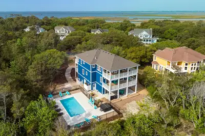 Image de All Inn and Then Some: Pool, Spa, Theater Room