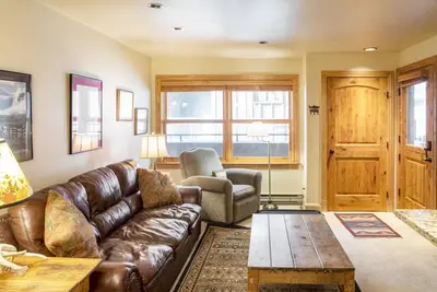 Cimarron Lodge 22 by AvantStay | Ski-In/Ski-Out Property w/ Two Hot Tubs!