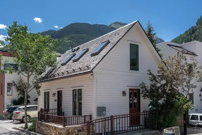 Image de Diamondtooth Cottage by AvantStay | Cottage in Historic Telluride w\/ Ski Access