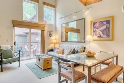 Double Diamond 23 by AvantStay | Close to Town & The Slopes!