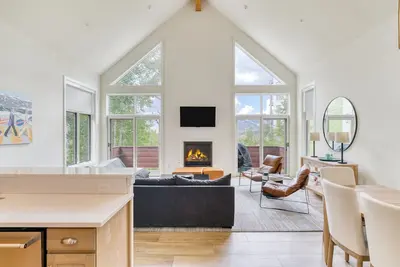 Emerald Elk at Village Creek by AvantStay | Close to Slopes & Village w/ Views