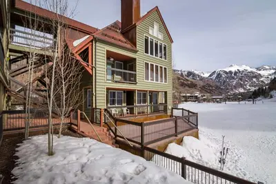 Etta Place 1 by AvantStay | Ski In/ Ski Out Unit w/ Views of the Slopes!