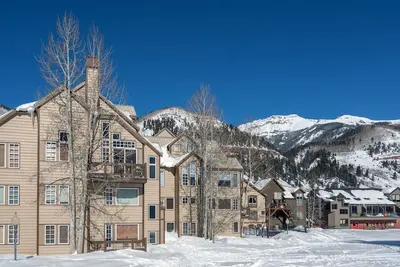 Image de Etta Place Too 113 by AvantStay | Close to Town&Slopes! W/ Communal Pool&Hot Tub