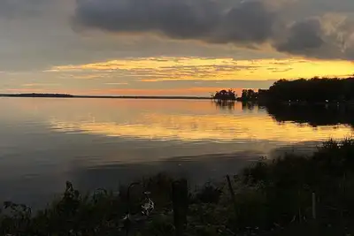 Image de Waterfront Cottage With Warm Sunsets And Large Porch On Oneida Lake