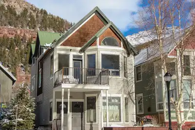Hruza Hideout by AvantStay | Walkable Location + Free Ski Shuttle, Mountain View