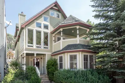 Image de Legacy House by AvantStay | Beautiful 4bdr Home in Great Location w/ Hot Tub