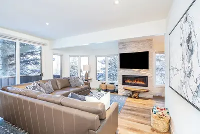 Manitou Riverhouse 115 by AvantStay | Spacious Condo in the Centre of Telluride