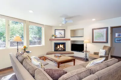 Image de River Edge A by AvantStay | Two Br Condo In Historic Depot District