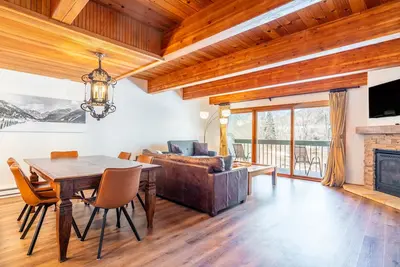 Image de Riverside Condos C102 by AvantStay | Condo Close To Downtown, TownPark & Ski Lift