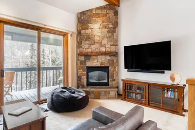 Riverside Condos C202 by AvantStay | Condo Close To Downtown, TownPark & Ski Lift