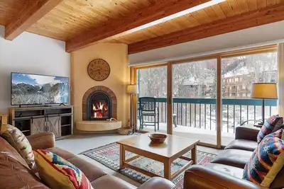 Image de Riverside Condos D01 by AvantStay | Condo Close To Downtown, TownPark & Ski Lift