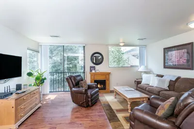 Image de Telluride Lodge 305 by AvantStay | Close to Slopes & Town!