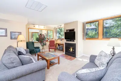 Image de Telluride Lodge 405 by AvantStay | Close to Slopes & Town!