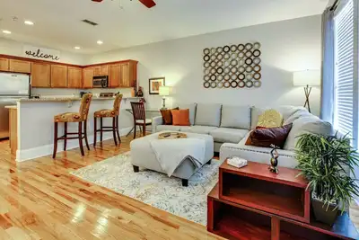 Image de Luxury King Downtown Tallahassee Condo