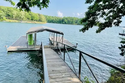 Image de Cute Cottage on Lake Hartwell w/ covered slip dock