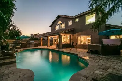Luxe Oasis in Scottsdale/Pool, Spa & Tesla charger