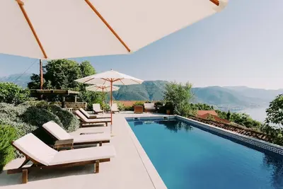 Image de Luxury 400 year old restored villa with 180 degree views across the Bay of Kotor