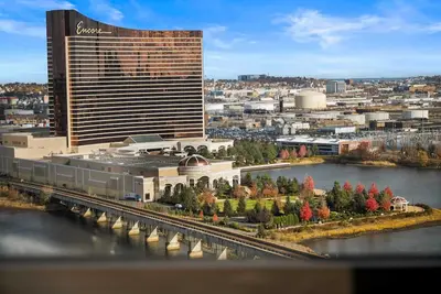 fabulous View 3Bed 2Bath Apartment by Assembly Row