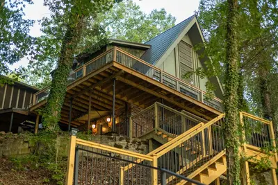 Image de Multi-generational retreat on Wilson Lake w/game room, firepit & pier