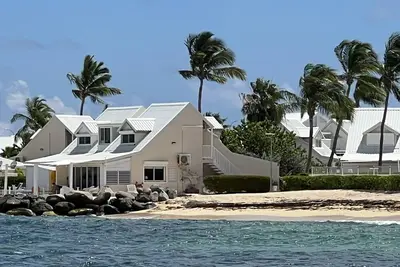 Image de Sweet Home Sxm Baie Nettlé Pieds dans l’eau sur la plage